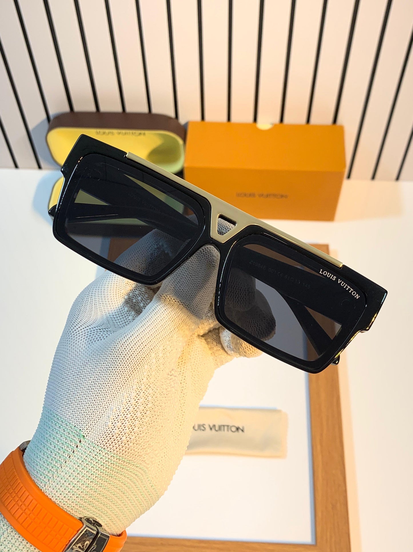 Lo_uis vuitton 1984 black gold